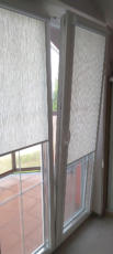 Roleta Premium se vzorovanou textilií na balkonové dveře